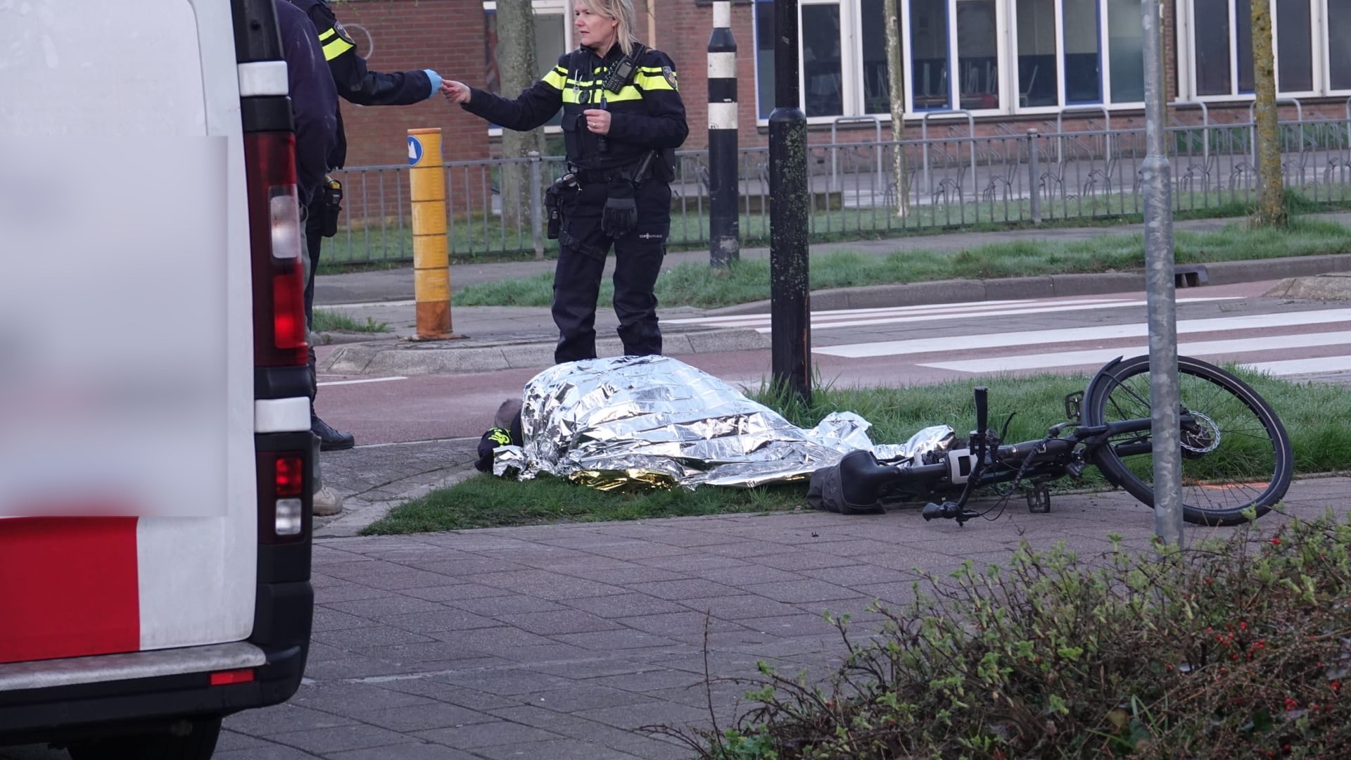 Foto: fietser gewond dijk en waard.jpeg